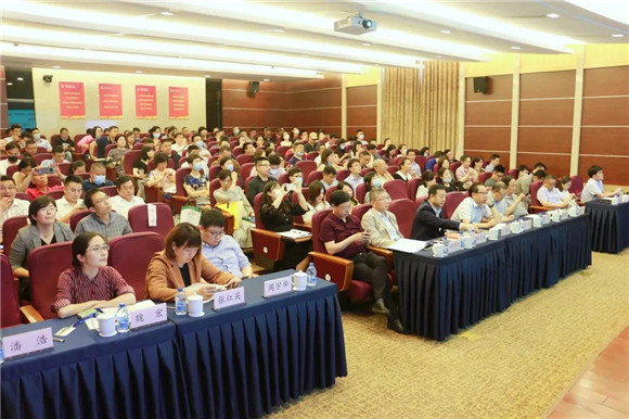 上海市學(xué)校后勤協(xié)會(huì)公寓與物業(yè)管理專業(yè)委員會(huì)2021年工作年會(huì)順利召開(kāi)，推動(dòng)教育管理高質(zhì)量發(fā)展
